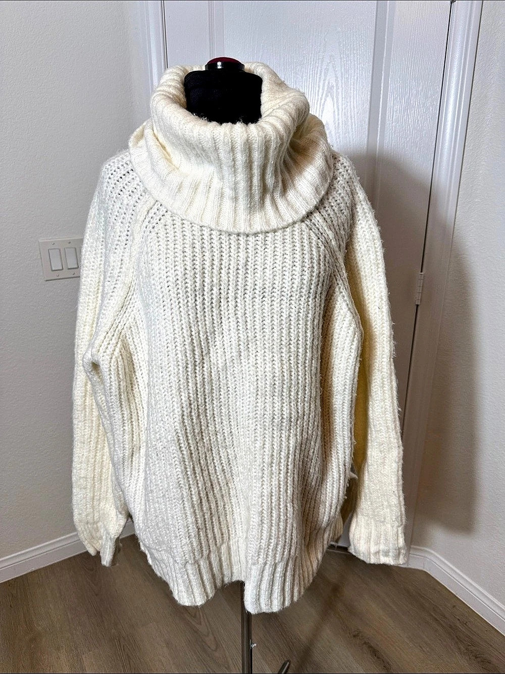 ana Cowl Neck Sweater in White Size XL